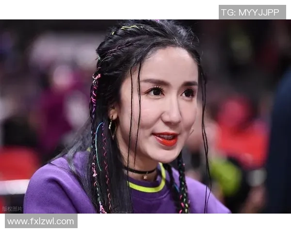 娄艺潇热爱足球展现多才多艺魅力引发网友热议与支持