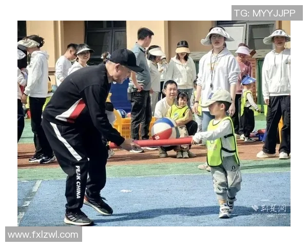 幼儿园篮球拍球小游戏促进孩子运动能力与团队合作精神的快乐体验 幼儿园篮球拍球小游戏促进孩子运动能力与团队合作精神的快乐体验